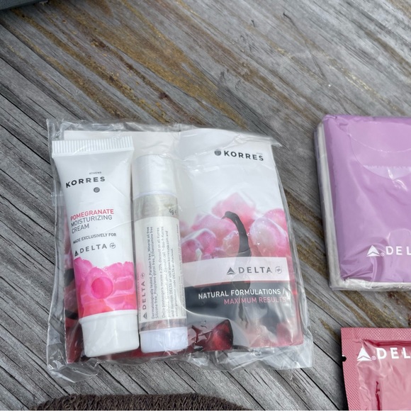 Delta SkyTeam Toiletry Amenity Travel Vacation Go Kit Set Pouch Bag Make Up Case - Picture 3 of 4